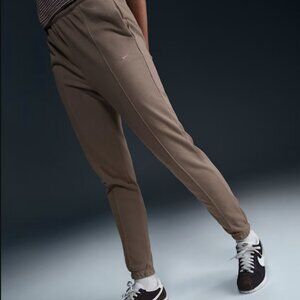 Nike Sweatpants with Tapered Fit and Drawstring